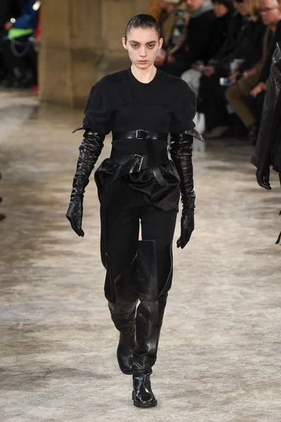Look 9